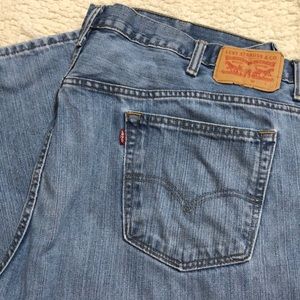 Men’s Levi’s 569 light blue jeans.